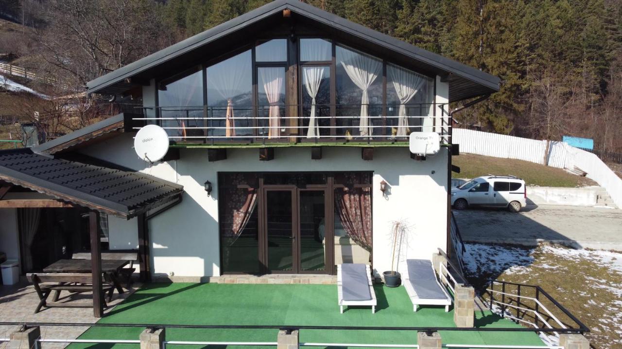 피아트라네암츠 Casa Yla 빌라 외부 사진